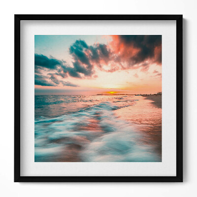 Tablou living cu rama unic Apus de soare romantic peste valurile mării