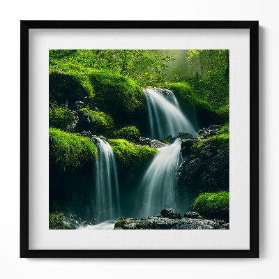 Tablou living cu rama unic Cascade în mijlocul pădurii