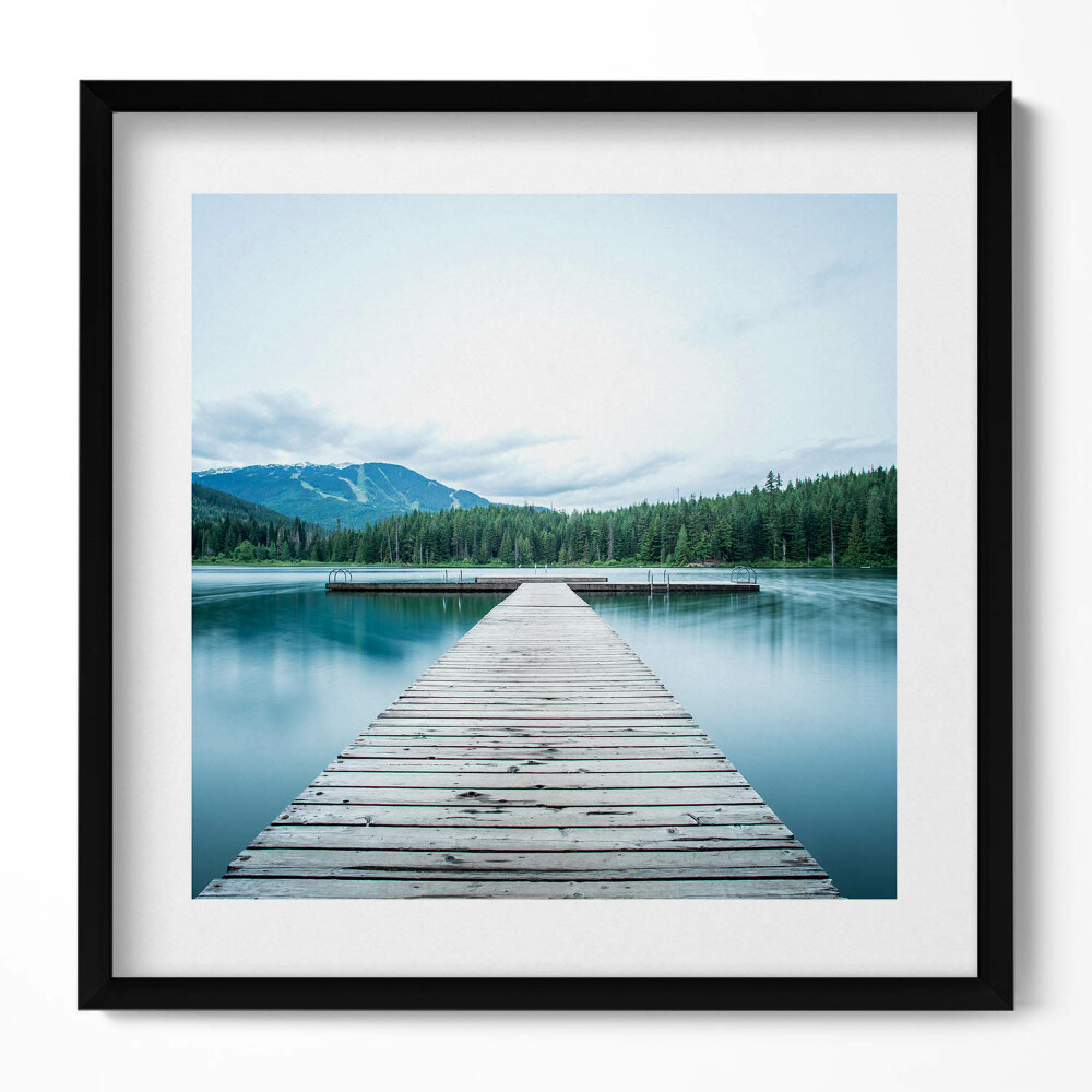 Tablou rama unic Debarcader de lemn pe un lac din munți