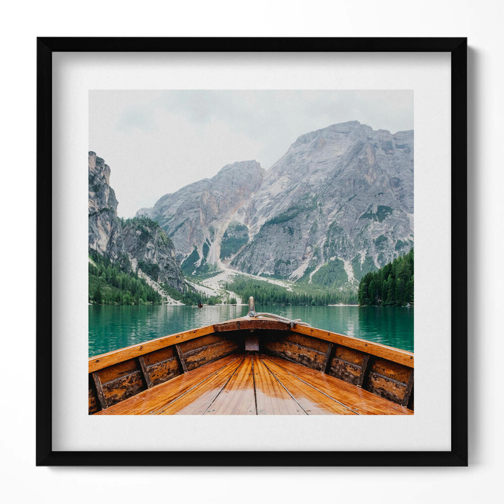 Tablou living cu rama unic Vedere de pe o barcă pe un lac de munte