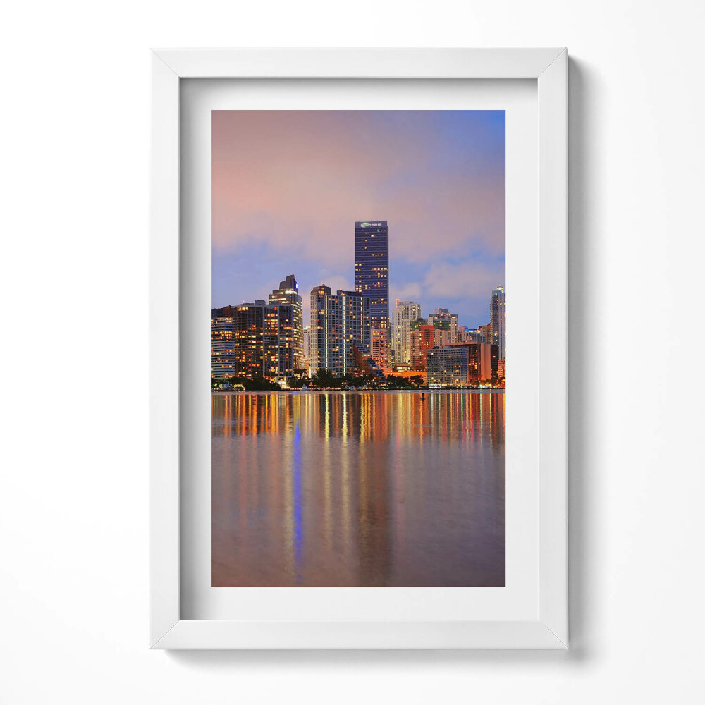 Tablou living cu rama decorativ Panoramă a orașului lângă apă