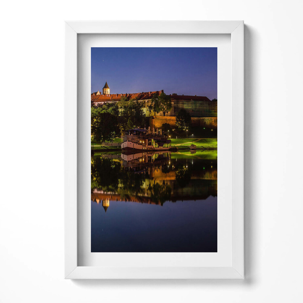 Tablou living cu rama decorativ Wawel noaptea pe Vistula