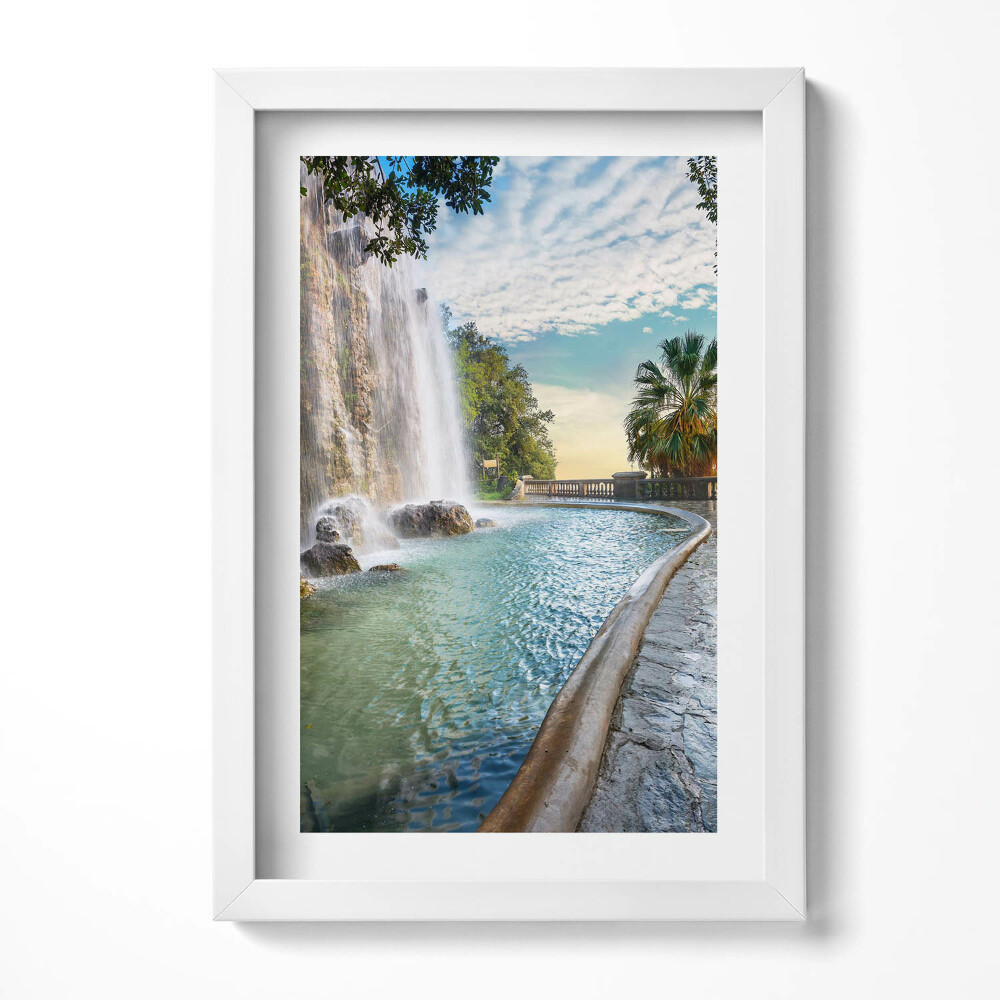 Tablou rama decorativ Cascada în Parc de la Colline du Chateau