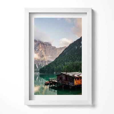 Tablou rama decorativ O casă pe un lac în munți