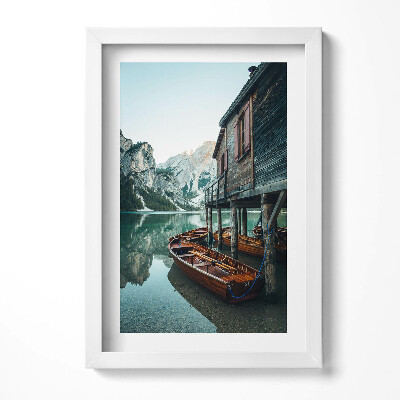 Tablou living cu rama decorativ Cabană de munte pe lac și o barcă