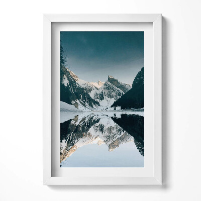 Tablou living cu rama decorativ Vedere a unui lac de munte iarna