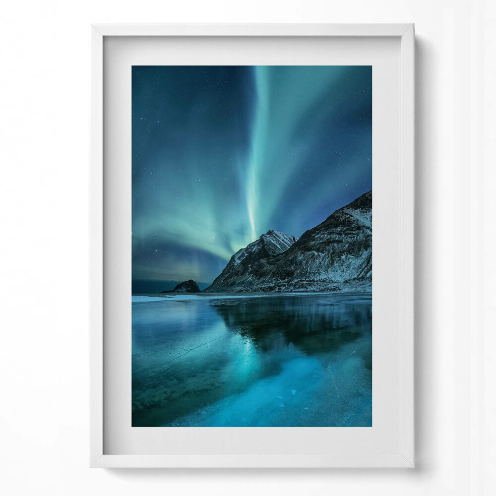 Tablou rama modern Aurora boreală peste munți și apă