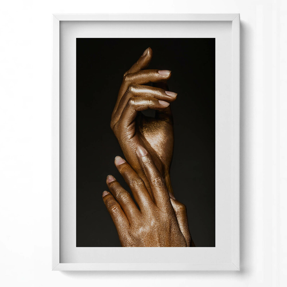 Tablou living cu rama modern Mâinile de aur ale unei femei