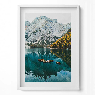 Tablou living cu rama modern Peisaj al unui lac de munte și al bărcilor