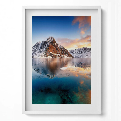 Tablou living cu rama modern Peisaj frumos cu apă și munți seara