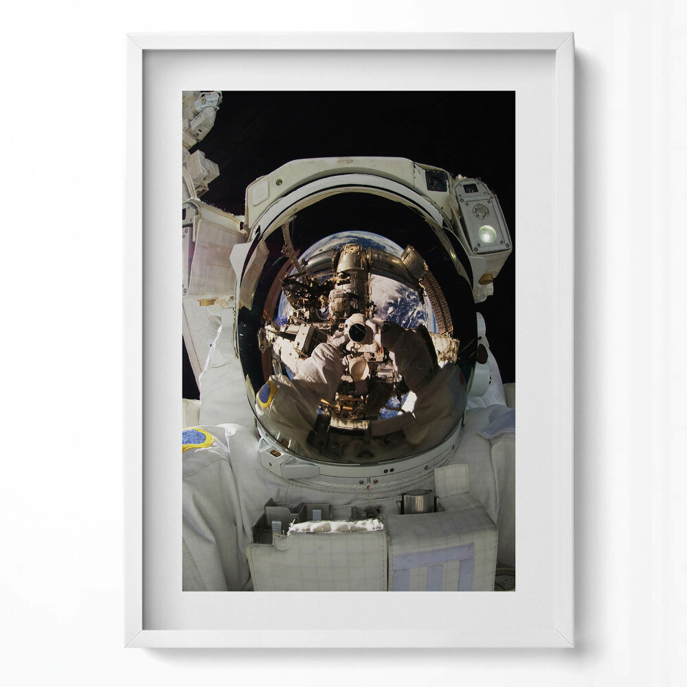 Tablou living cu rama modern Astronautul în spațiul NASA
