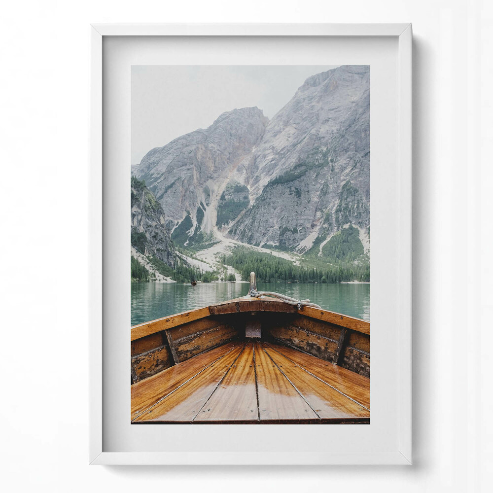 Tablou living cu rama modern Vedere de pe o barcă pe un lac de munte