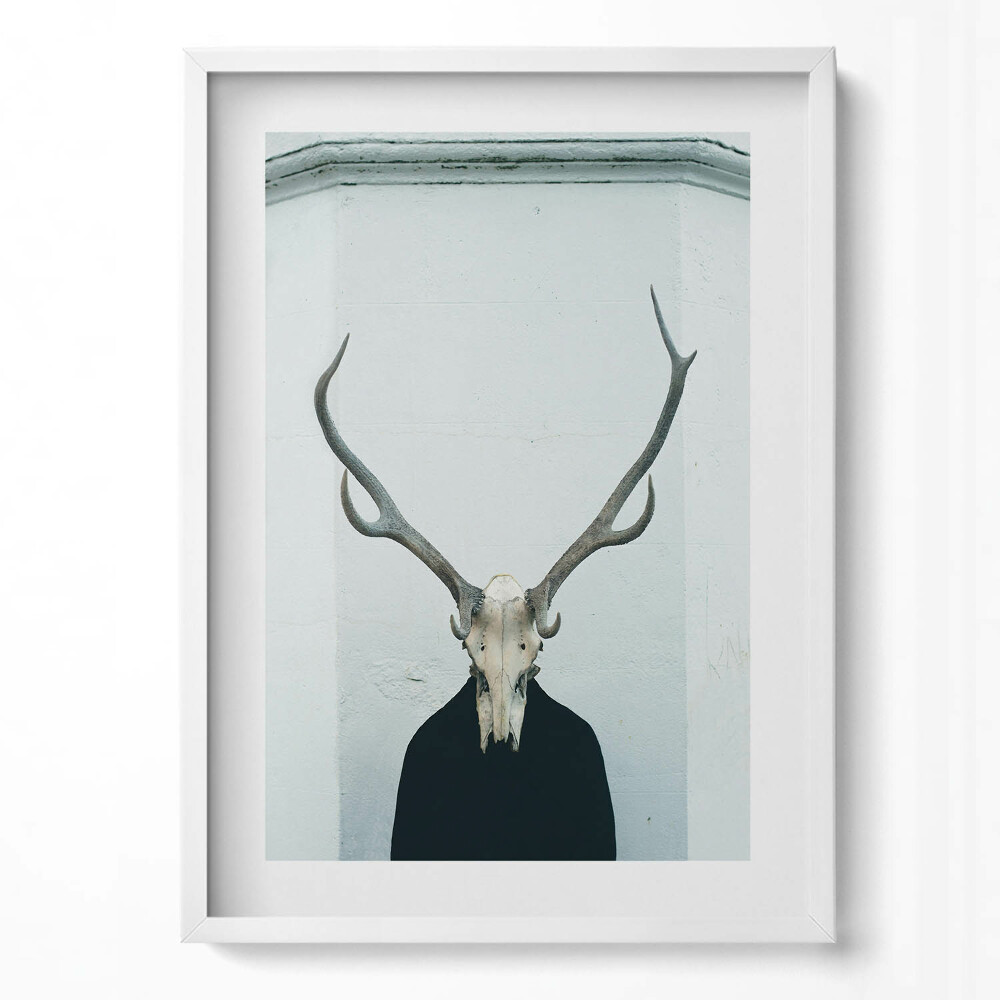 Tablou living cu rama modern Bărbat cu craniu de cerb