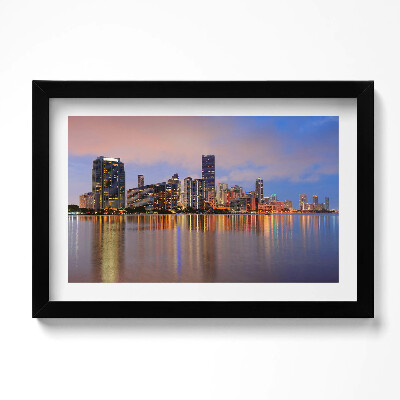 Tablou rama original Panoramă a orașului lângă apă