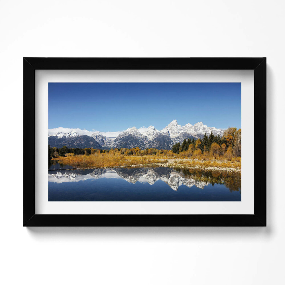 Tablou living cu rama original Lacul de munte și copacii de toamnă