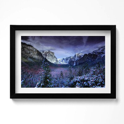 Tablou living cu rama original Peisaj de iarnă cu munți și păduri