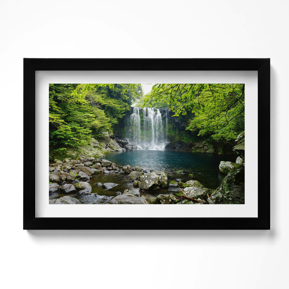 Tablou living cu rama original Cascadă și râu printre copaci