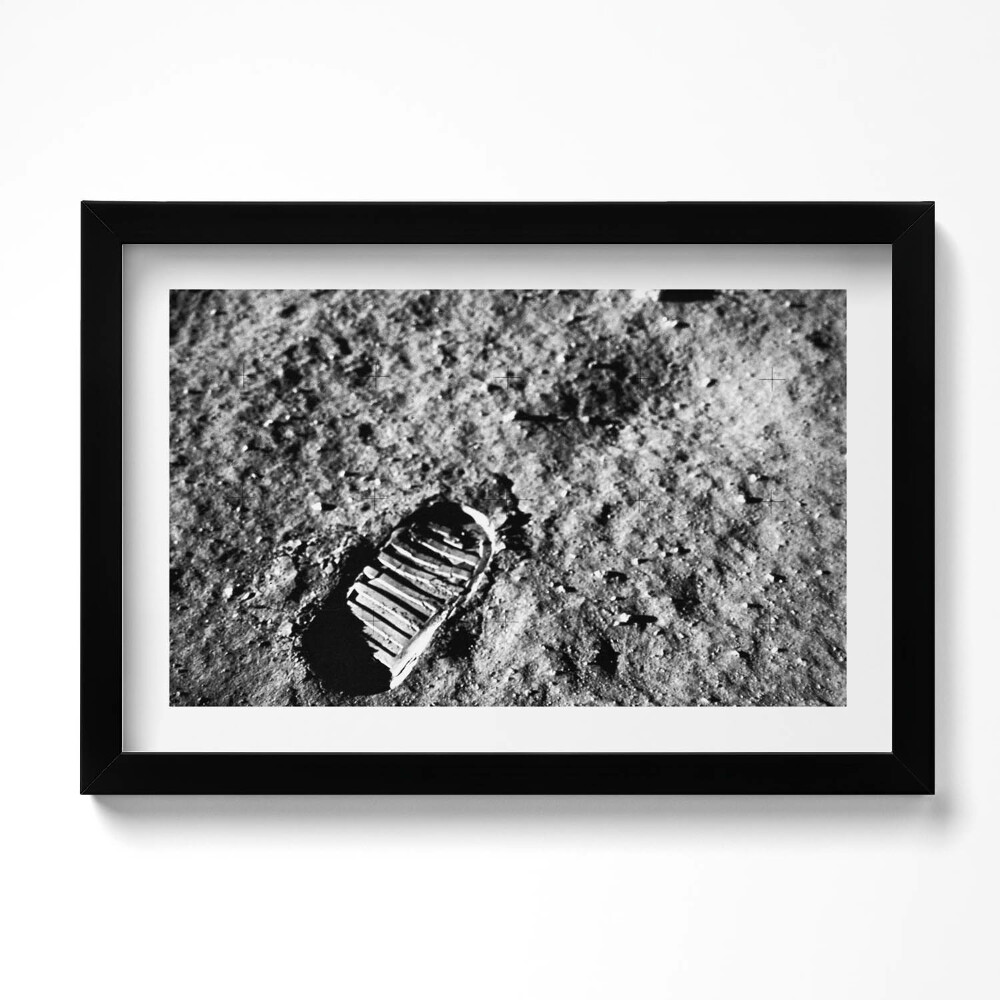 Tablou living cu rama original Primul pas pe Lună Fotografie NASA