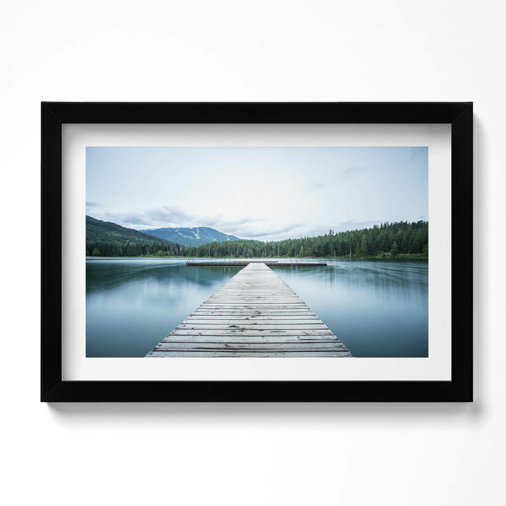 Tablou rama original Debarcader de lemn pe un lac din munți