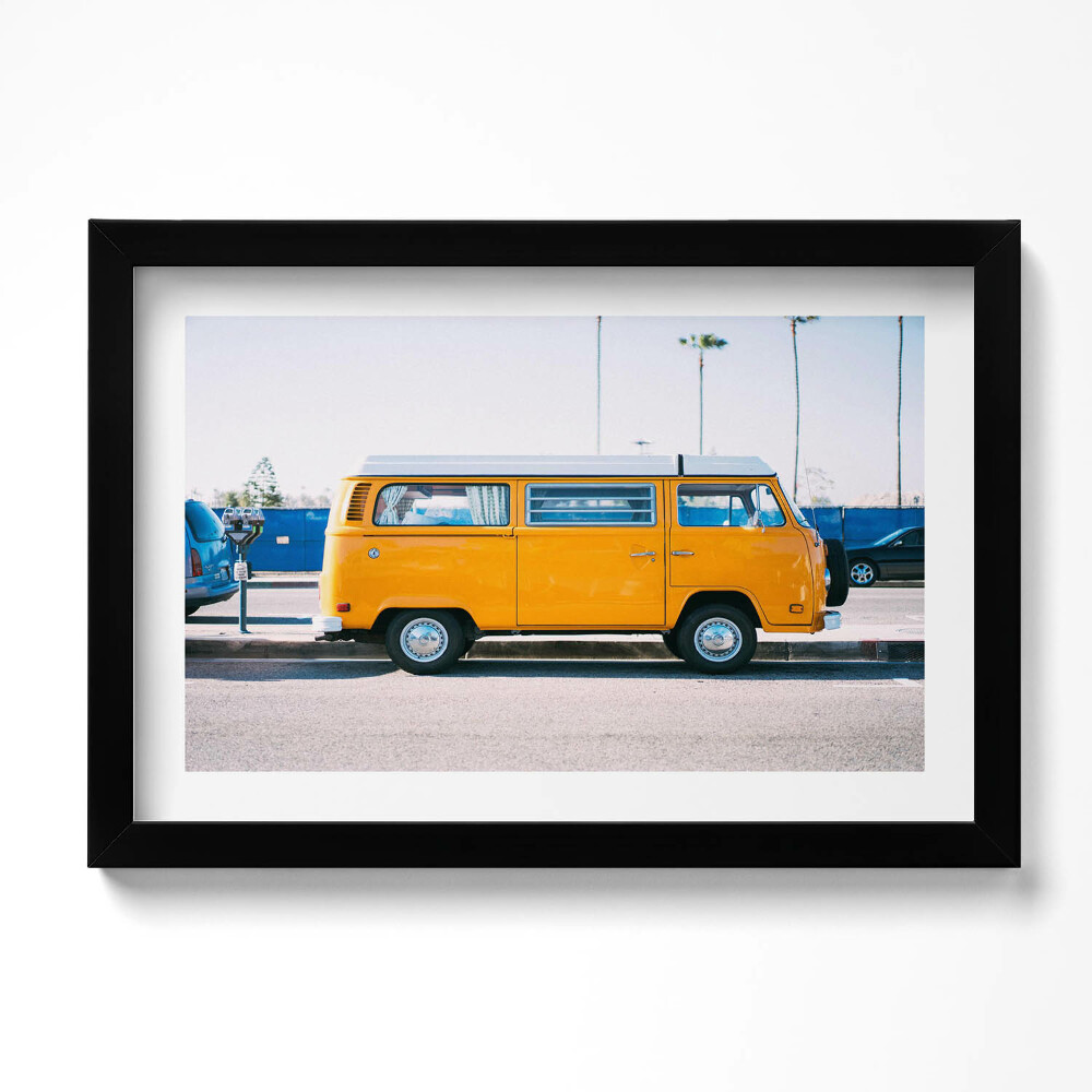 Tablou living cu rama original Mașină galbenă de vacanță