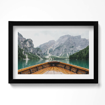 Tablou living cu rama original Vedere de pe o barcă pe un lac de munte