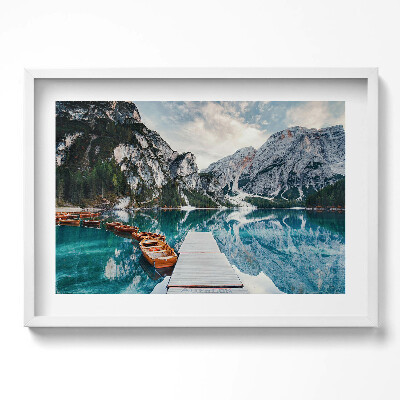 Tablou living cu rama excepţional O barcă pe un lac din munți