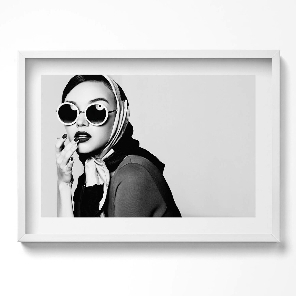 Tablou rama excepţional Portret alb-negru al unei femei într-un stil glamour