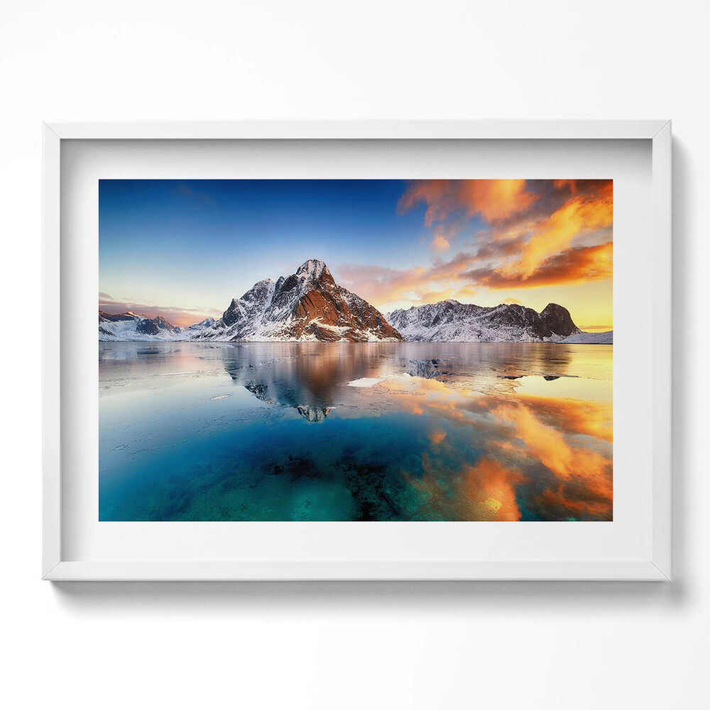 Tablou living cu rama excepţional Peisaj frumos cu apă și munți seara