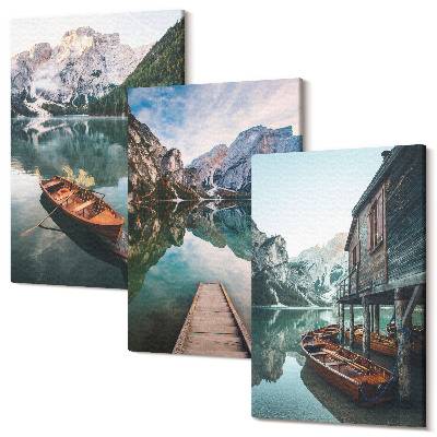 Set tablouri canvas triptic Un lac în munți cu bărci și o colibă de lemn