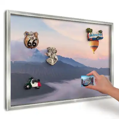 Panou magnetic înrămat cu design munți și balon