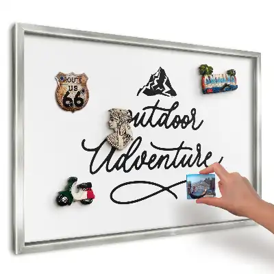 Panou magnetic înrămat cu ilustrație montană și aventură