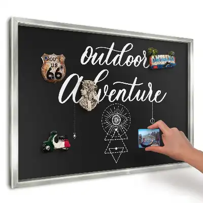 Tablă metalică de perete cu ramă și design geometric alb-negru