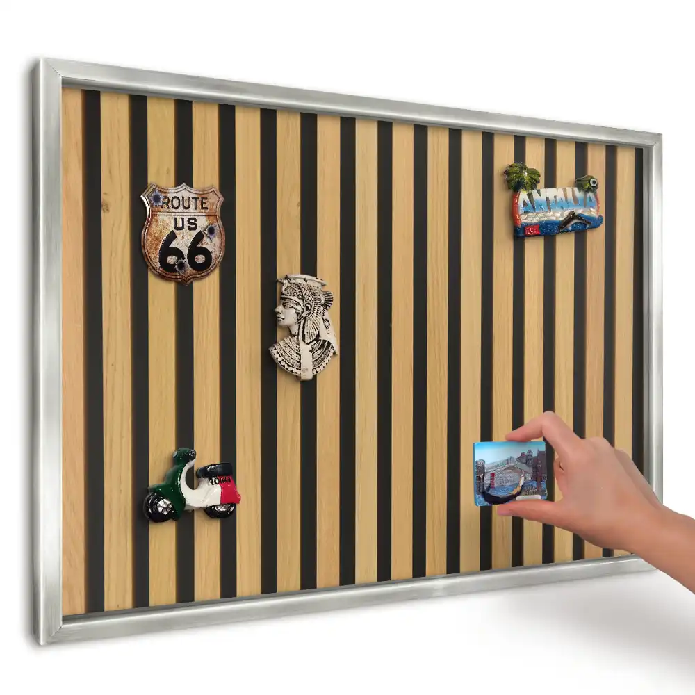 Panou magnetic cu ramă pentru magneți cu design minimalist pe verticală